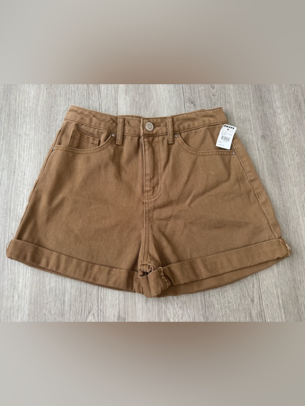 Tilly’s RSQ Women’s Super High Rise Mom Denim Shorts Brown Size 26 NWT